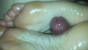 Amateur footjob #64 my wife want me to fuck her soles hard, intense cumshot