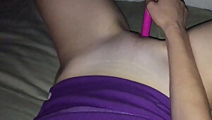 Wife loves fucking pussy with her vibrator